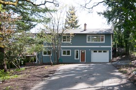 Photo 395 Montcalm Avenue, Saanich BC
 - Click for more photos